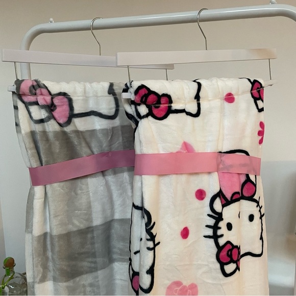 Set of TWO NEW 2024 Valentines Day Hello Kitty Plush Throws - Picture 2 of 2